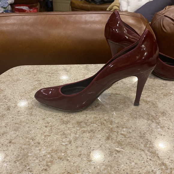 Ellie Tahari Wine Patent Pumps with Patterned Heels Size 8.5 - Picture 6 of 10